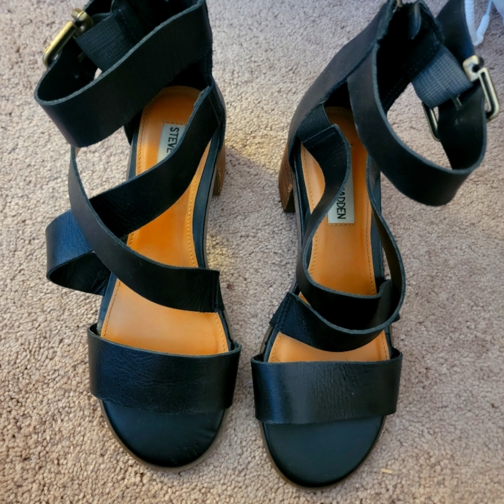 Steve madden strappy sandals